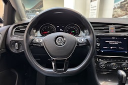 sininen Volkswagen Golf 2020 kuva 21.