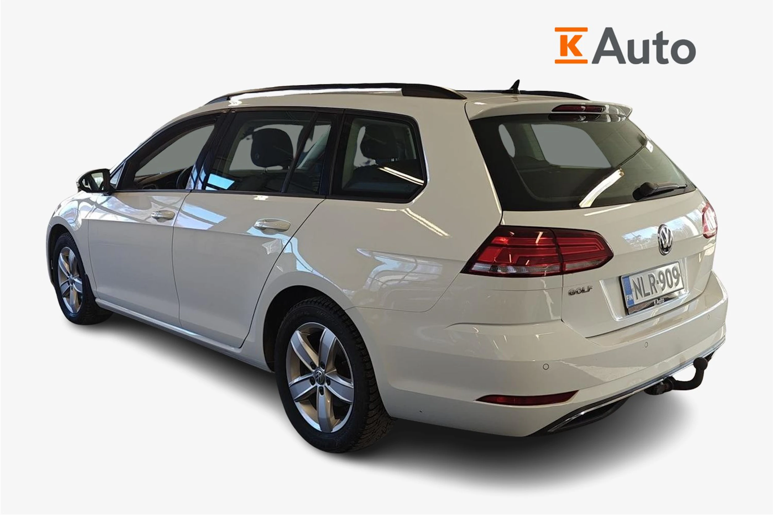 valkoinen Volkswagen Golf 2020 kuva 2.