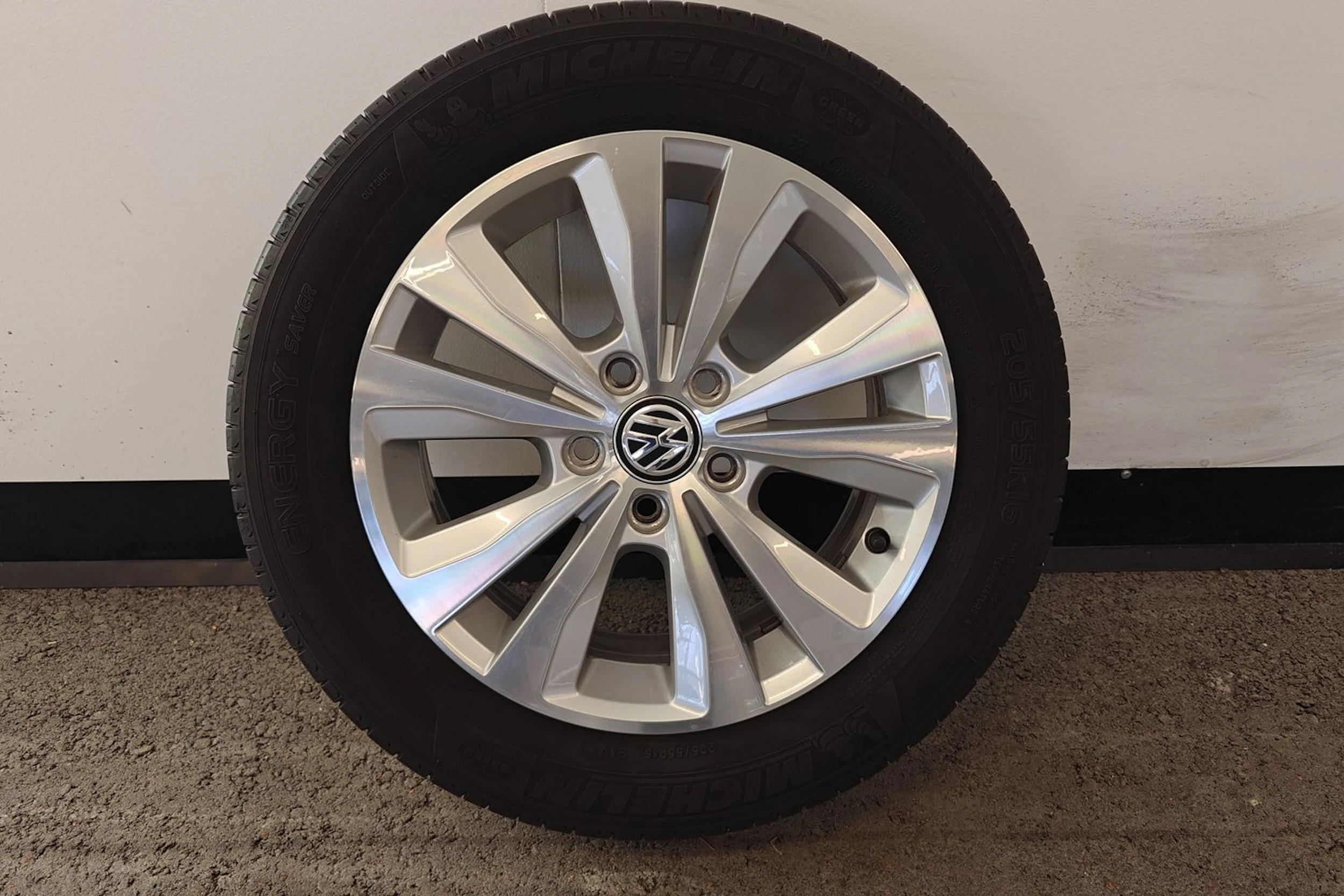 valkoinen Volkswagen Golf 2020 kuva 10.