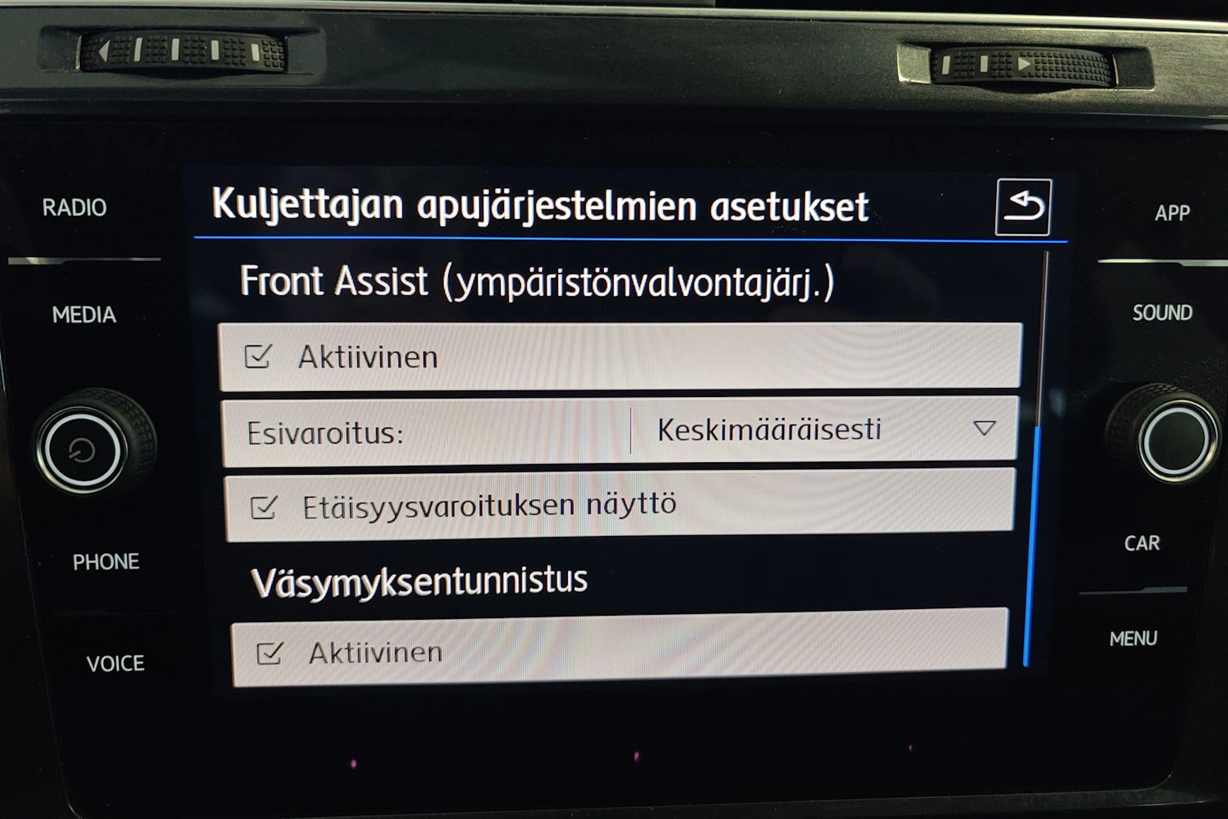 valkoinen Volkswagen Golf 2020 kuva 16.