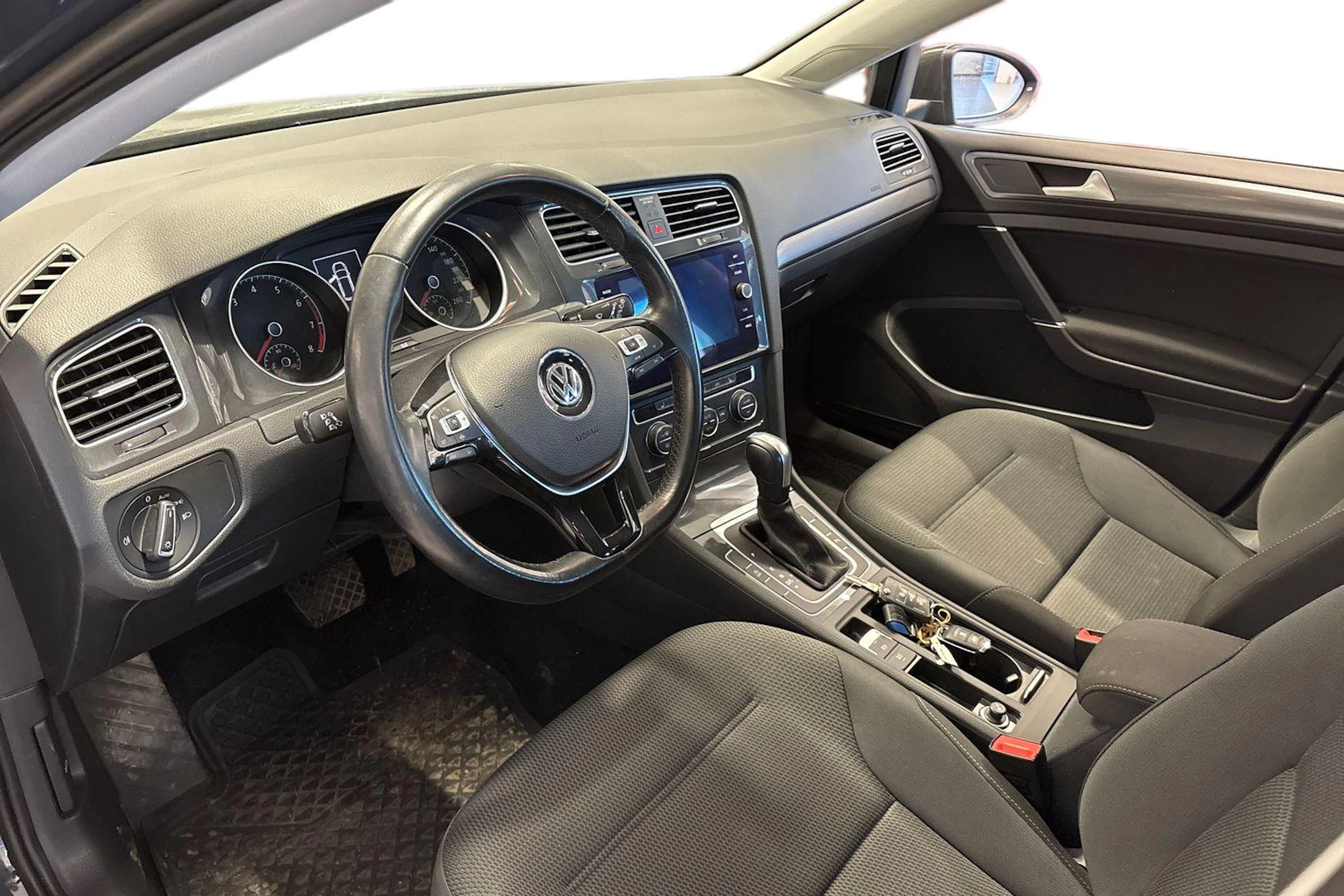 harmaa Volkswagen Golf 2020 kuva 3.