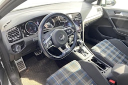 valkoinen Volkswagen Golf 2020 kuva 3.