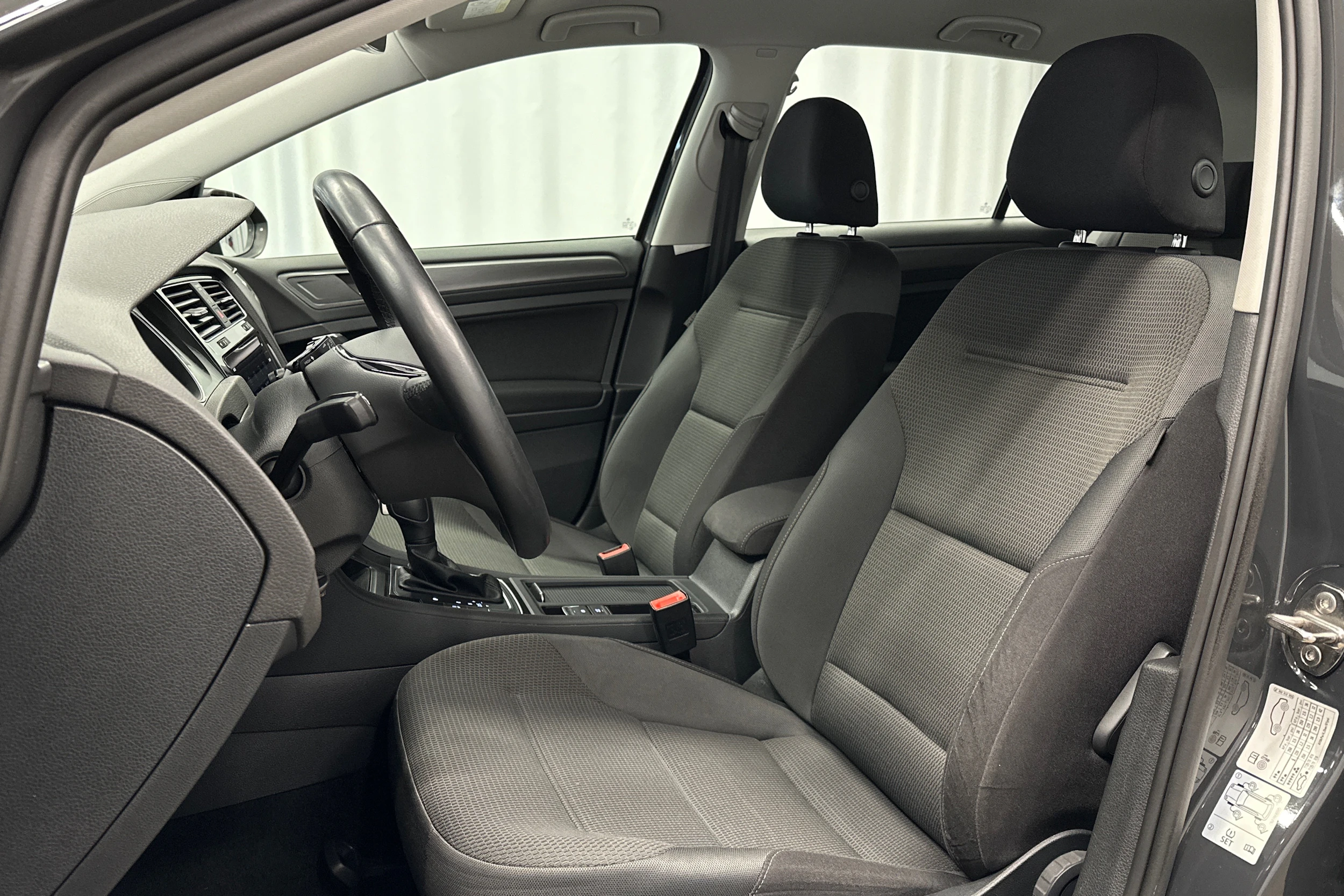 harmaa Volkswagen Golf 2020 kuva 12.