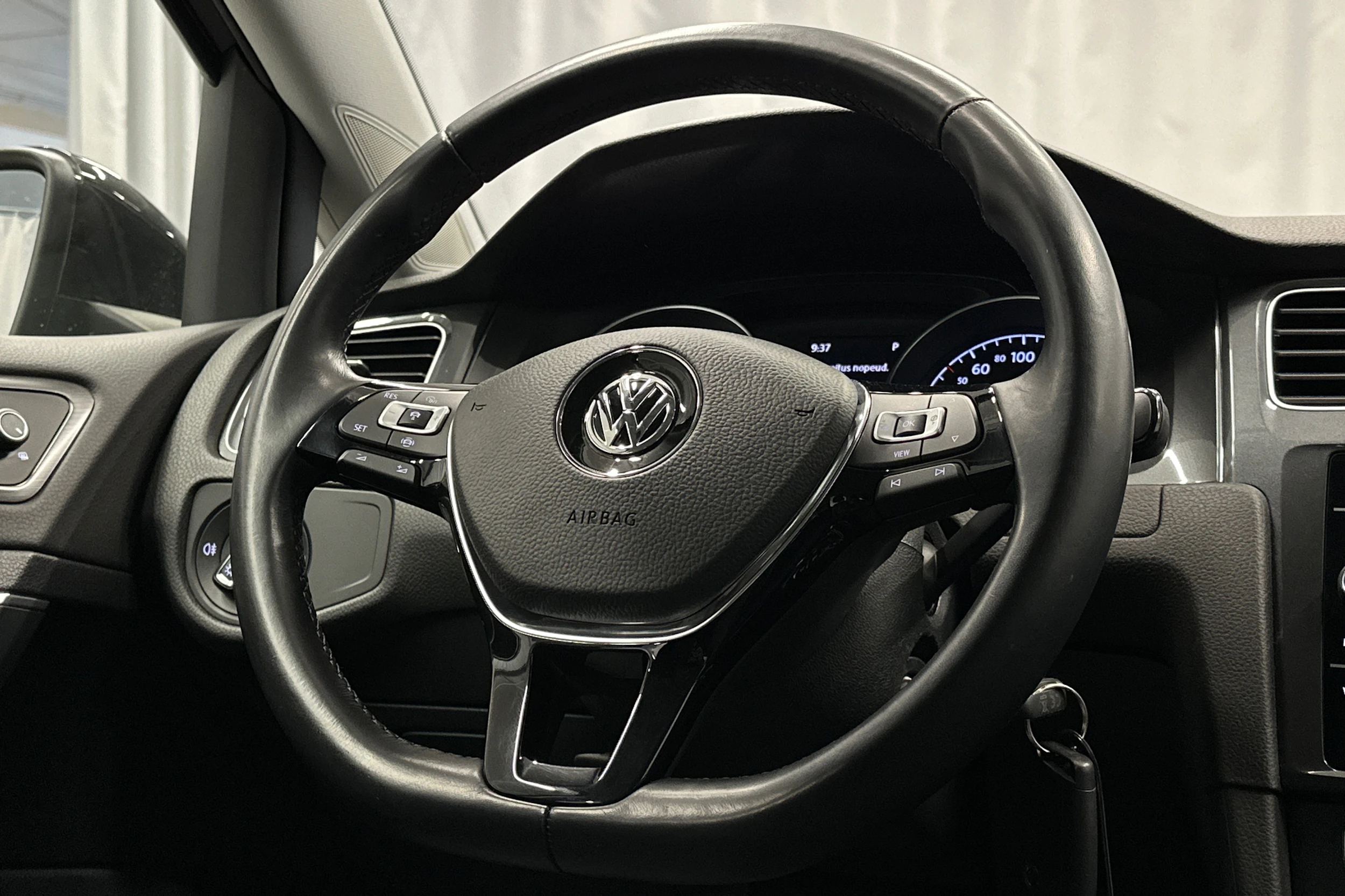 harmaa Volkswagen Golf 2020 kuva 13.