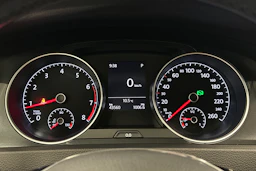 harmaa Volkswagen Golf 2020 kuva 16.