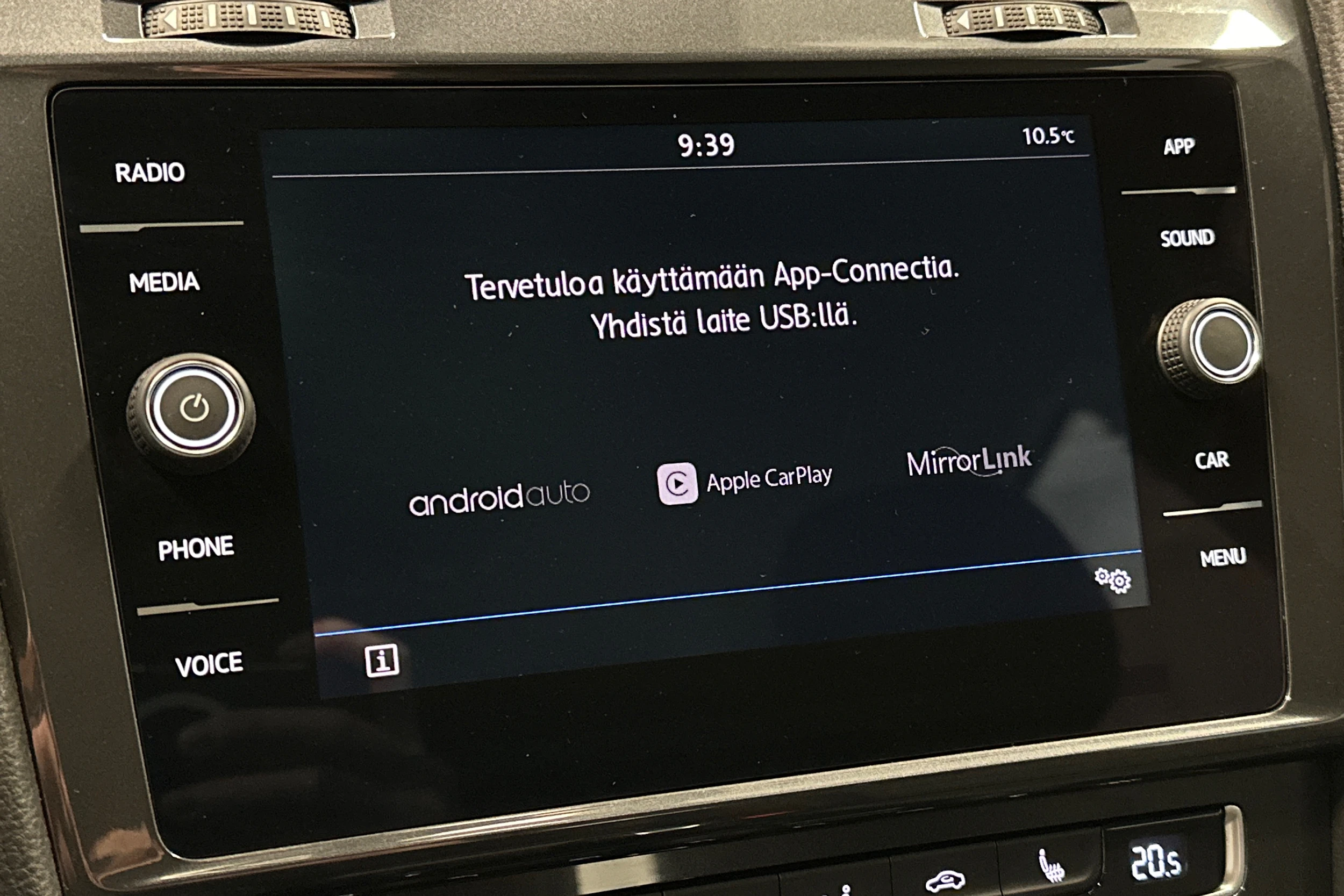 harmaa Volkswagen Golf 2020 kuva 17.