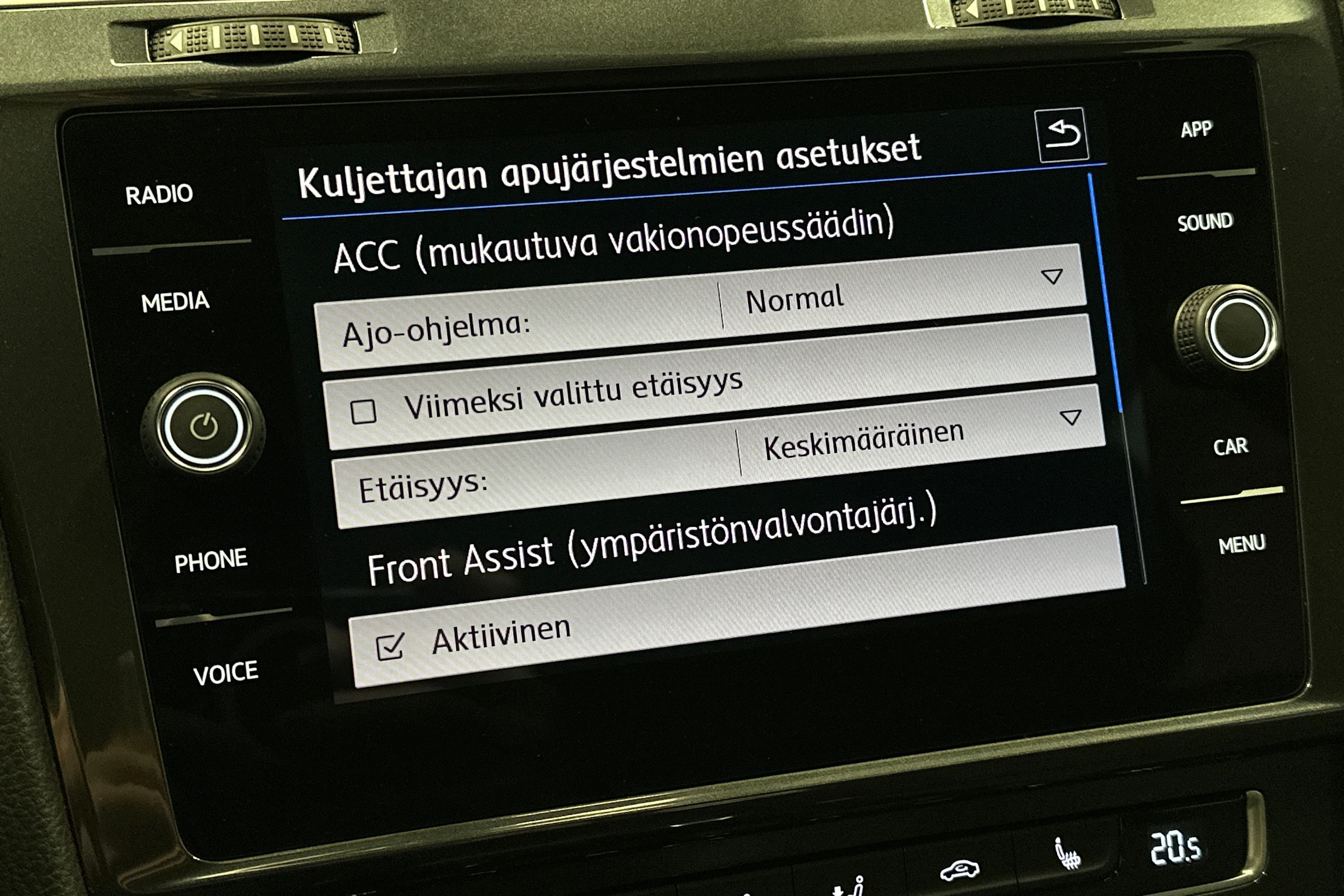 harmaa Volkswagen Golf 2020 kuva 18.