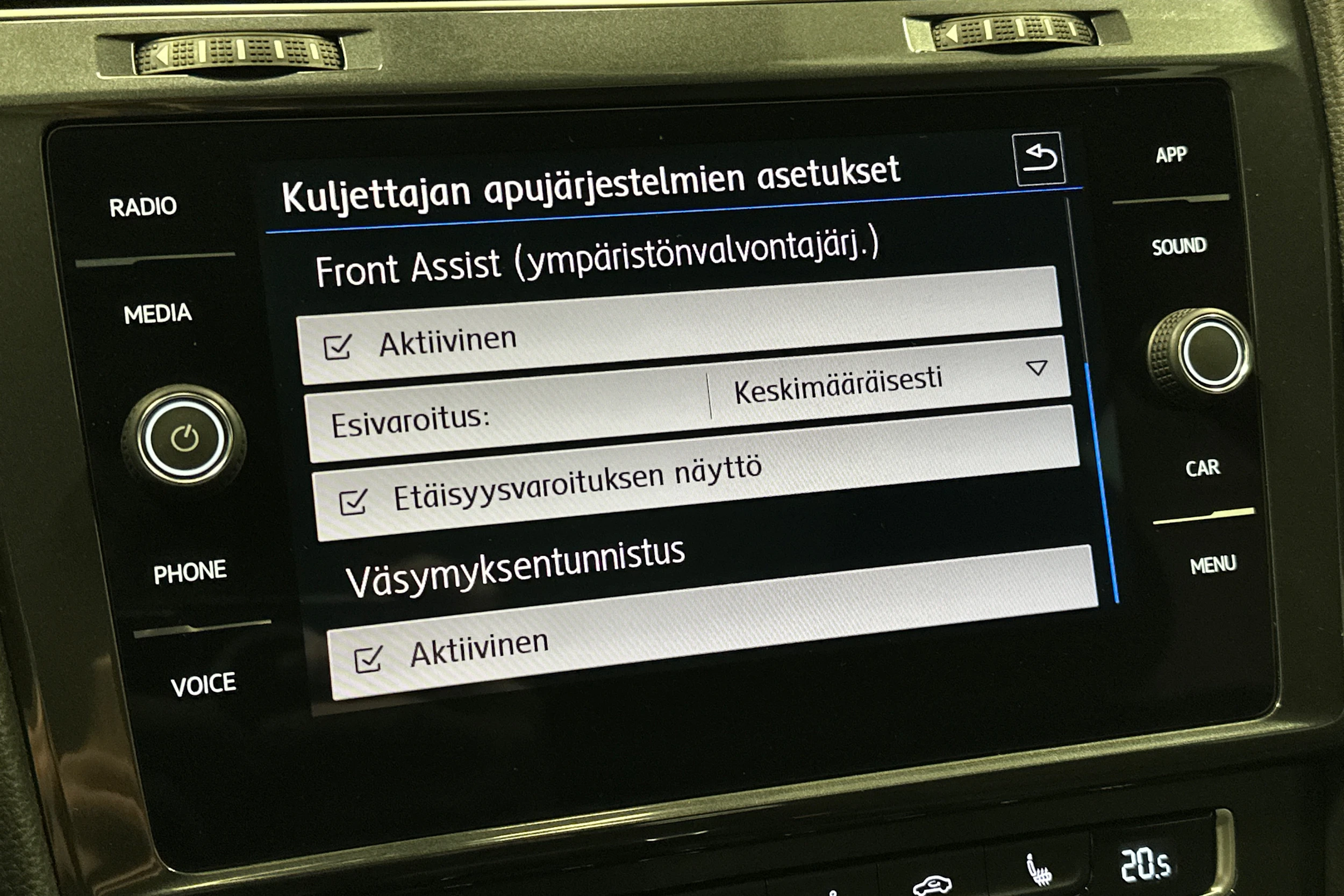 harmaa Volkswagen Golf 2020 kuva 19.