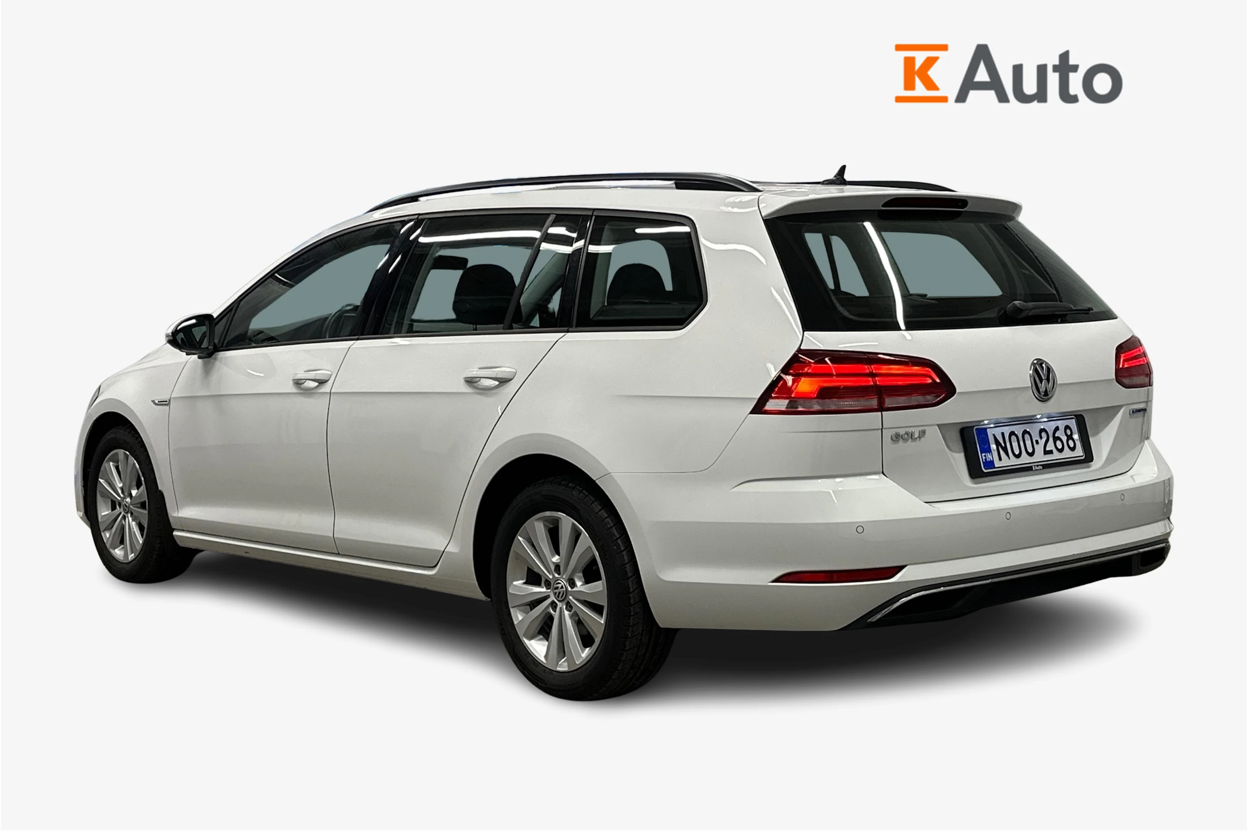 valkoinen Volkswagen Golf 2020 kuva 2.