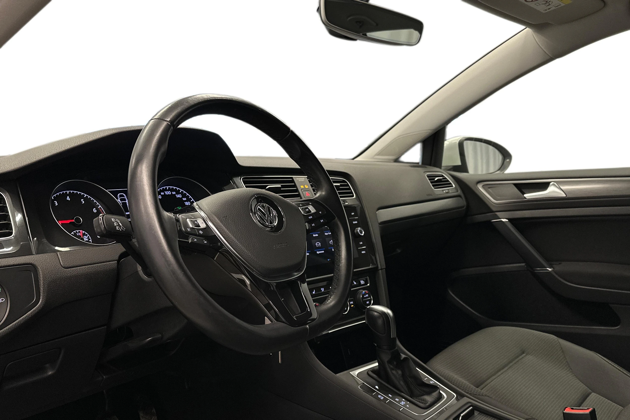 valkoinen Volkswagen Golf 2020 kuva 6.