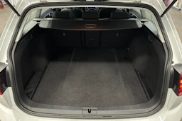 valkoinen Volkswagen Golf 2020 kuva 11.