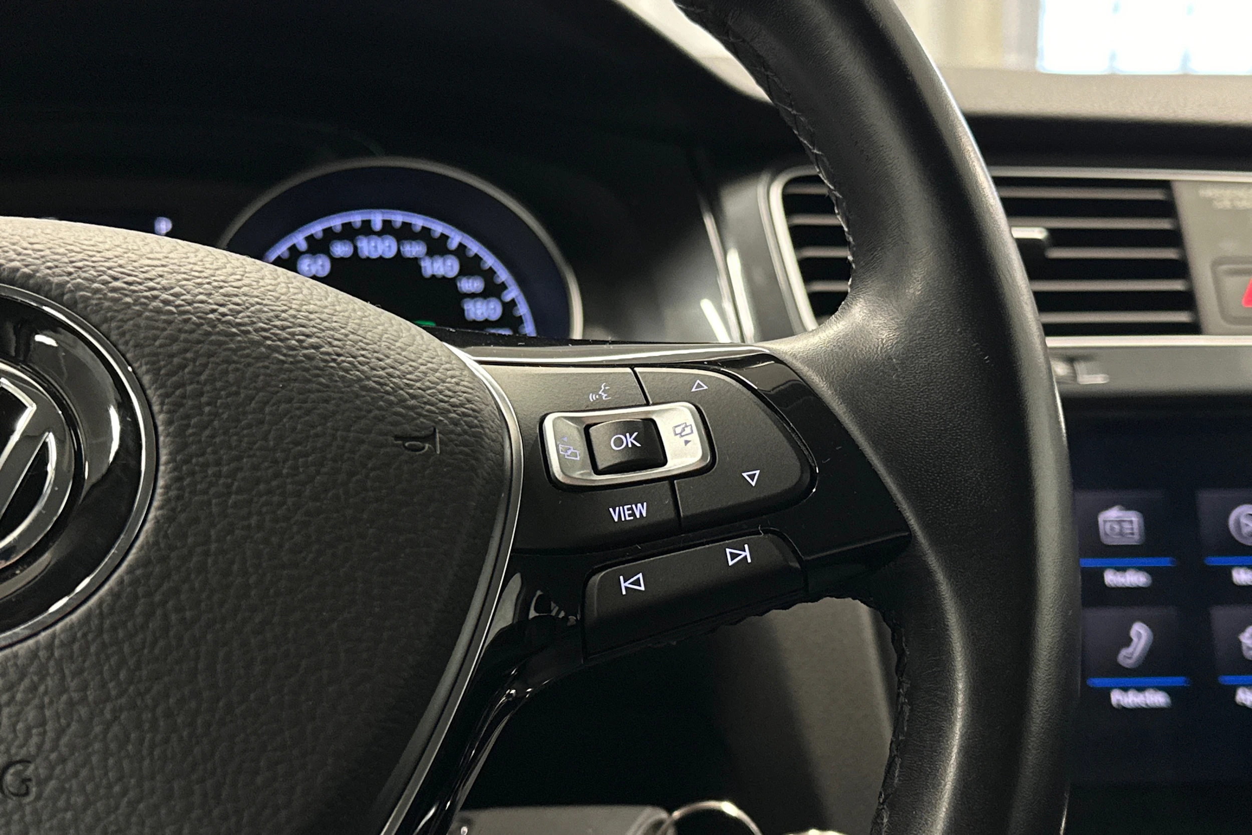 valkoinen Volkswagen Golf 2020 kuva 15.