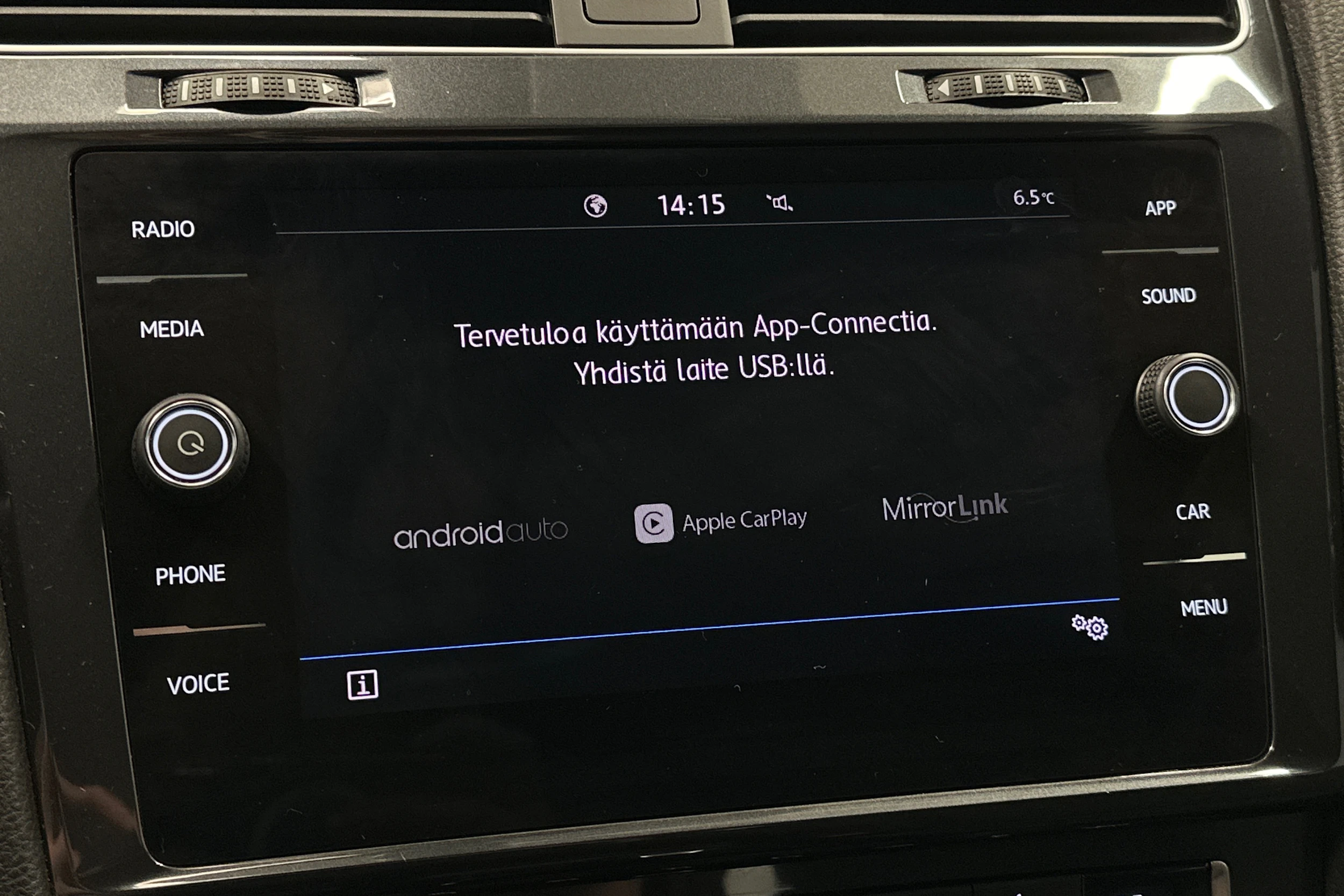 valkoinen Volkswagen Golf 2020 kuva 17.