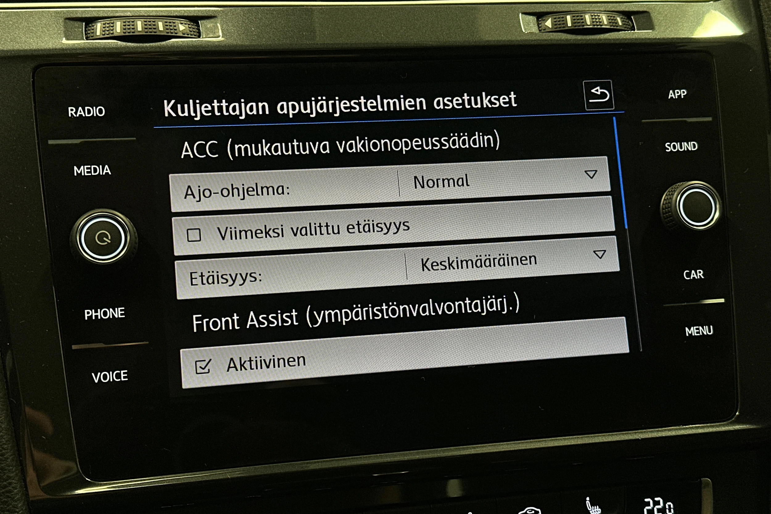 valkoinen Volkswagen Golf 2020 kuva 18.