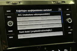 valkoinen Volkswagen Golf 2020 kuva 18.