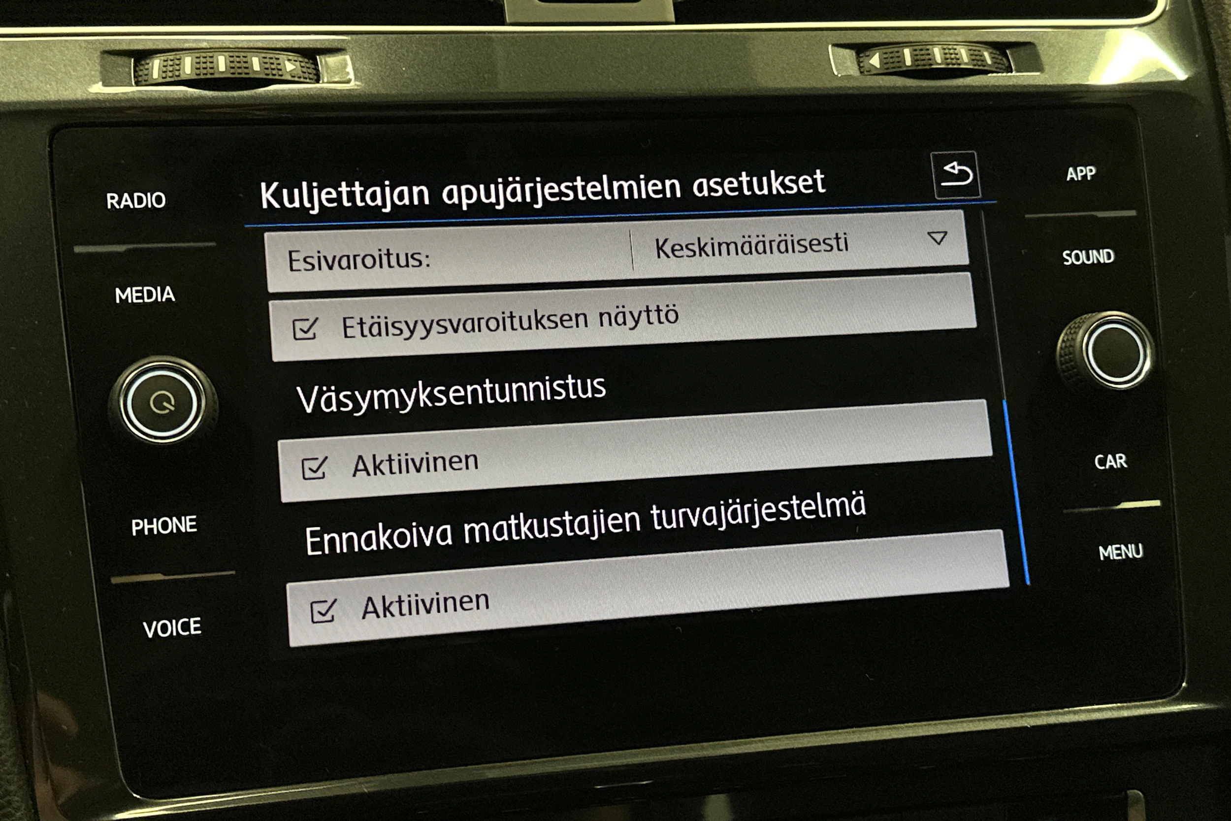 valkoinen Volkswagen Golf 2020 kuva 19.