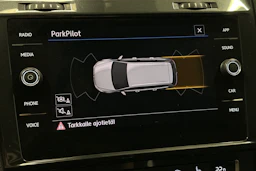 valkoinen Volkswagen Golf 2020 kuva 20.