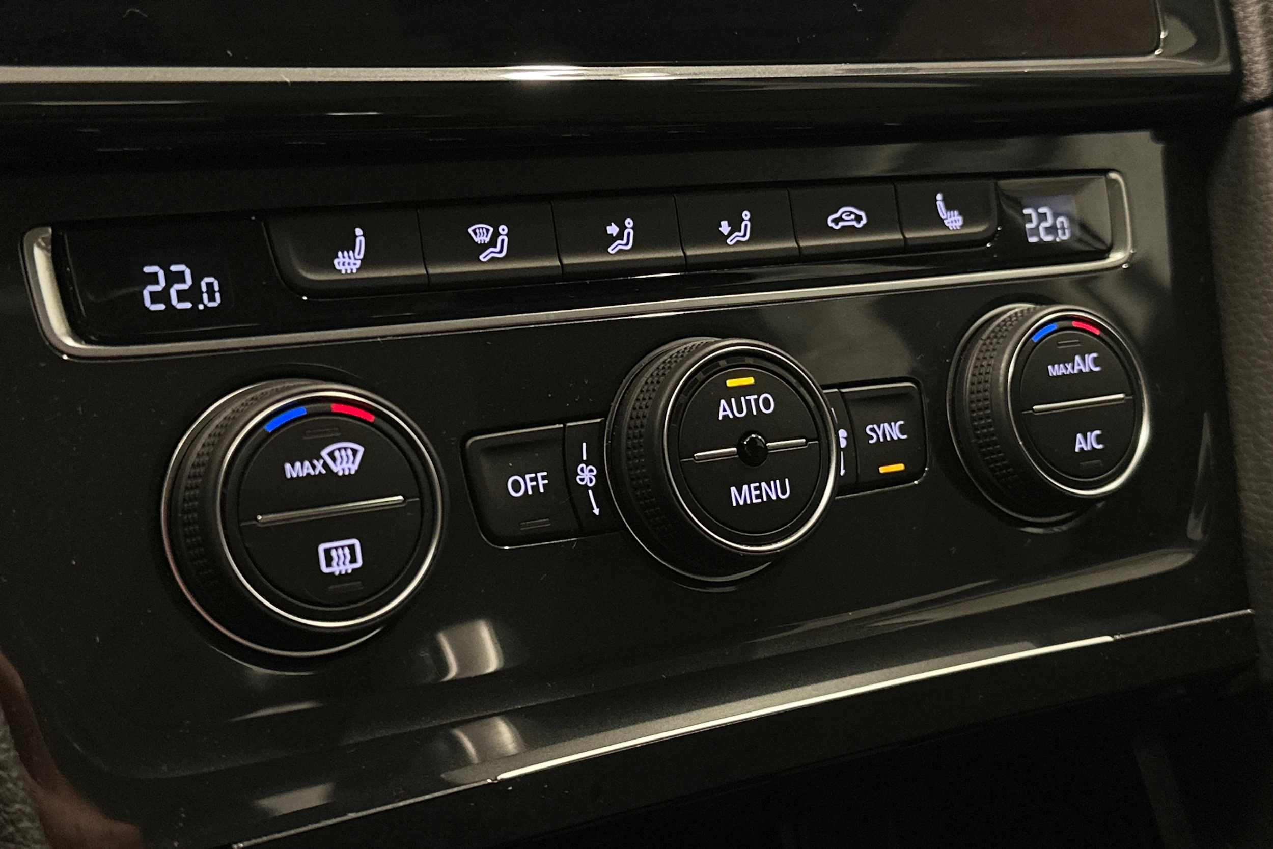 valkoinen Volkswagen Golf 2020 kuva 21.