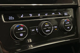 valkoinen Volkswagen Golf 2020 kuva 21.