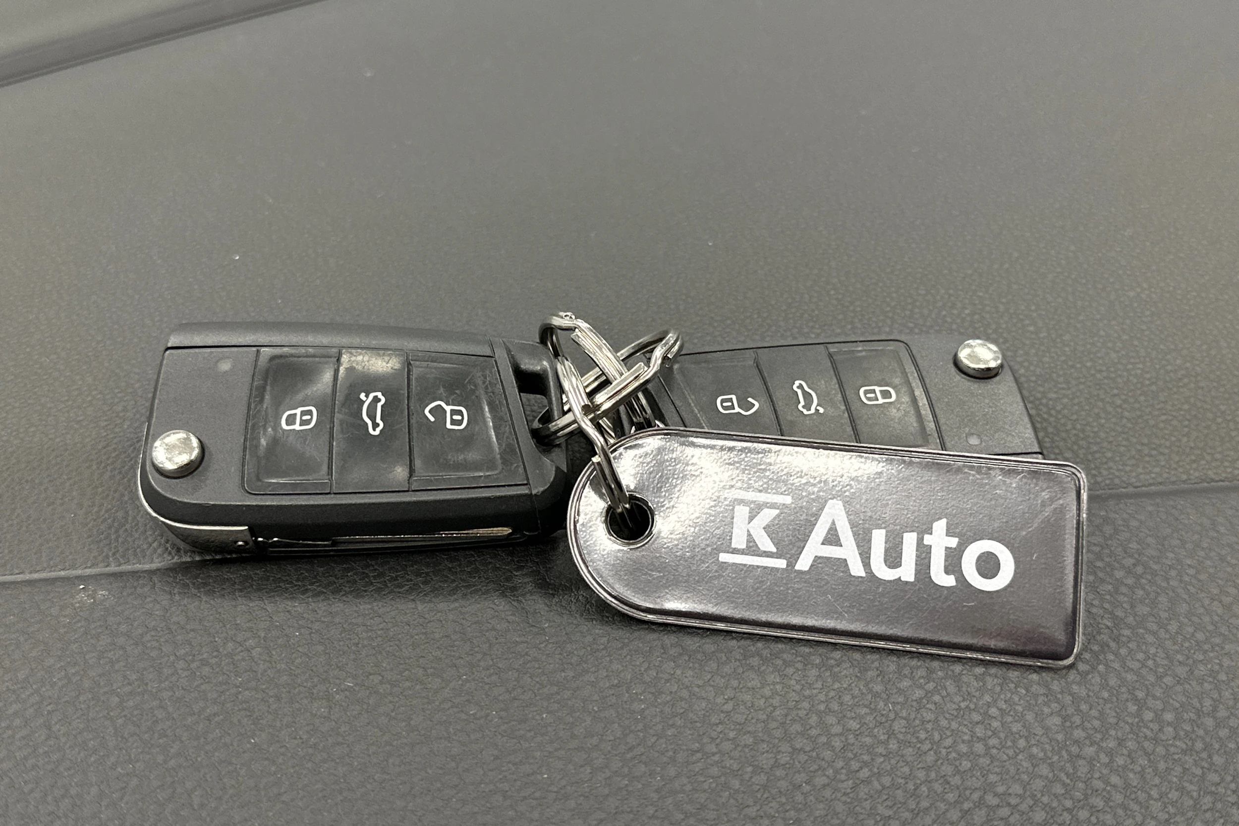 valkoinen Volkswagen Golf 2020 kuva 23.