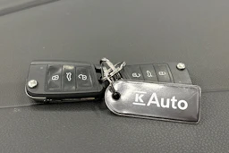 valkoinen Volkswagen Golf 2020 kuva 23.