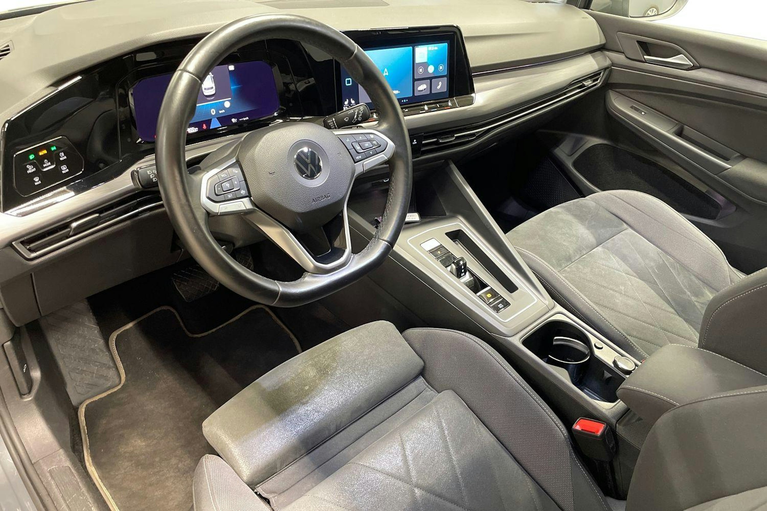 harmaa Volkswagen Golf 2020 kuva 6.