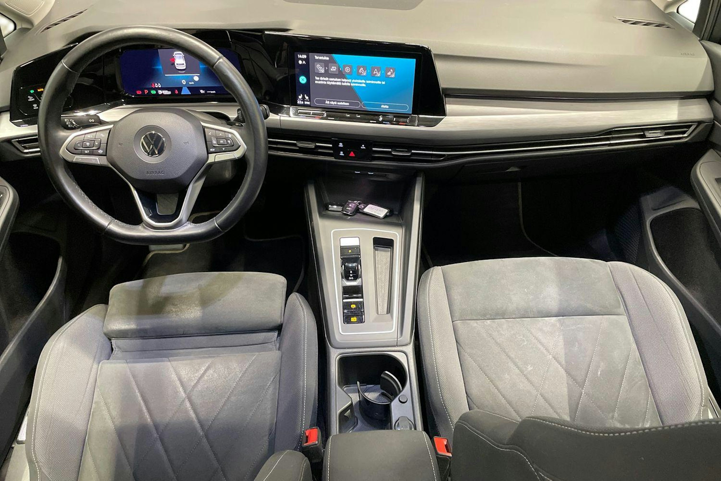 harmaa Volkswagen Golf 2020 kuva 7.