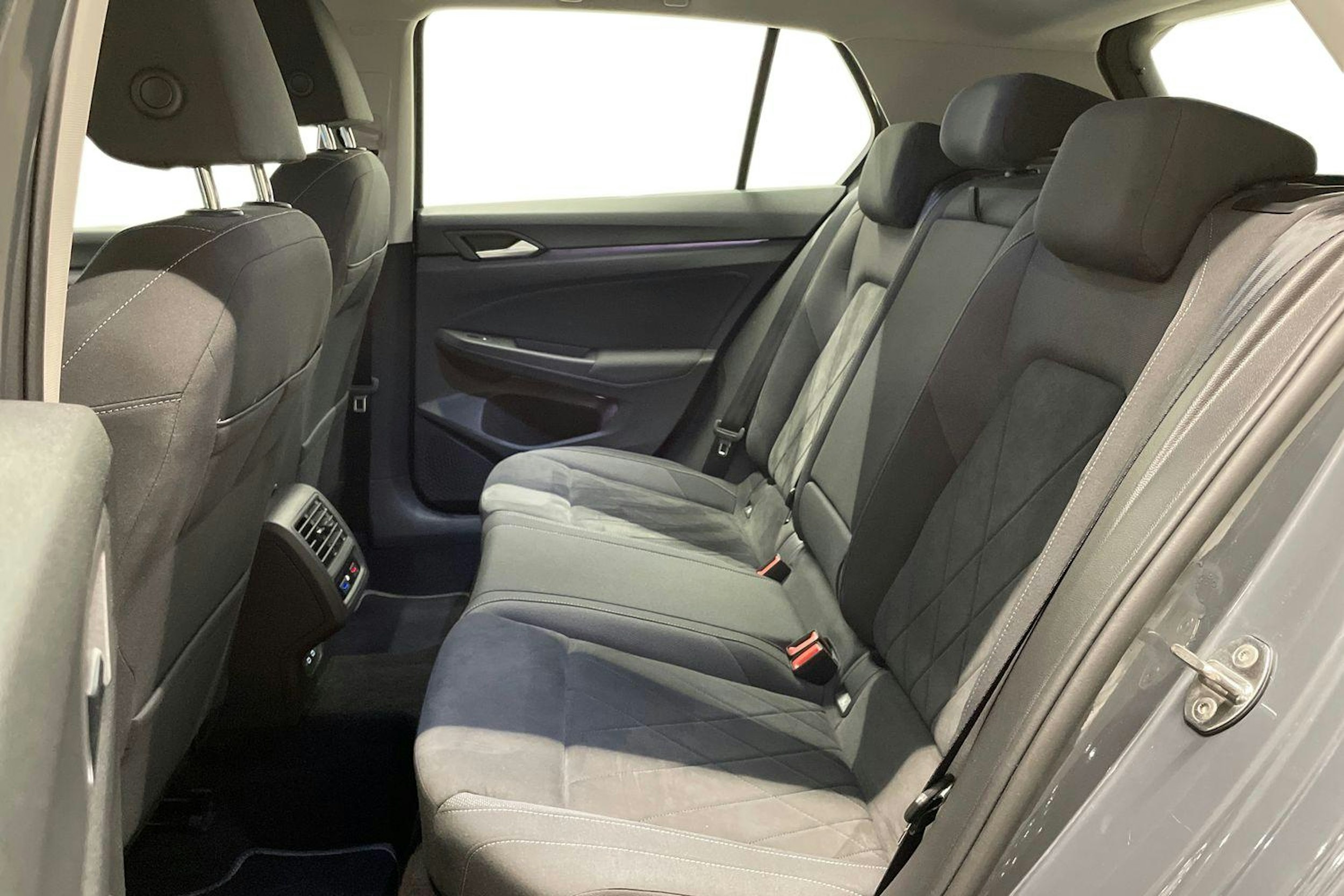 harmaa Volkswagen Golf 2020 kuva 8.