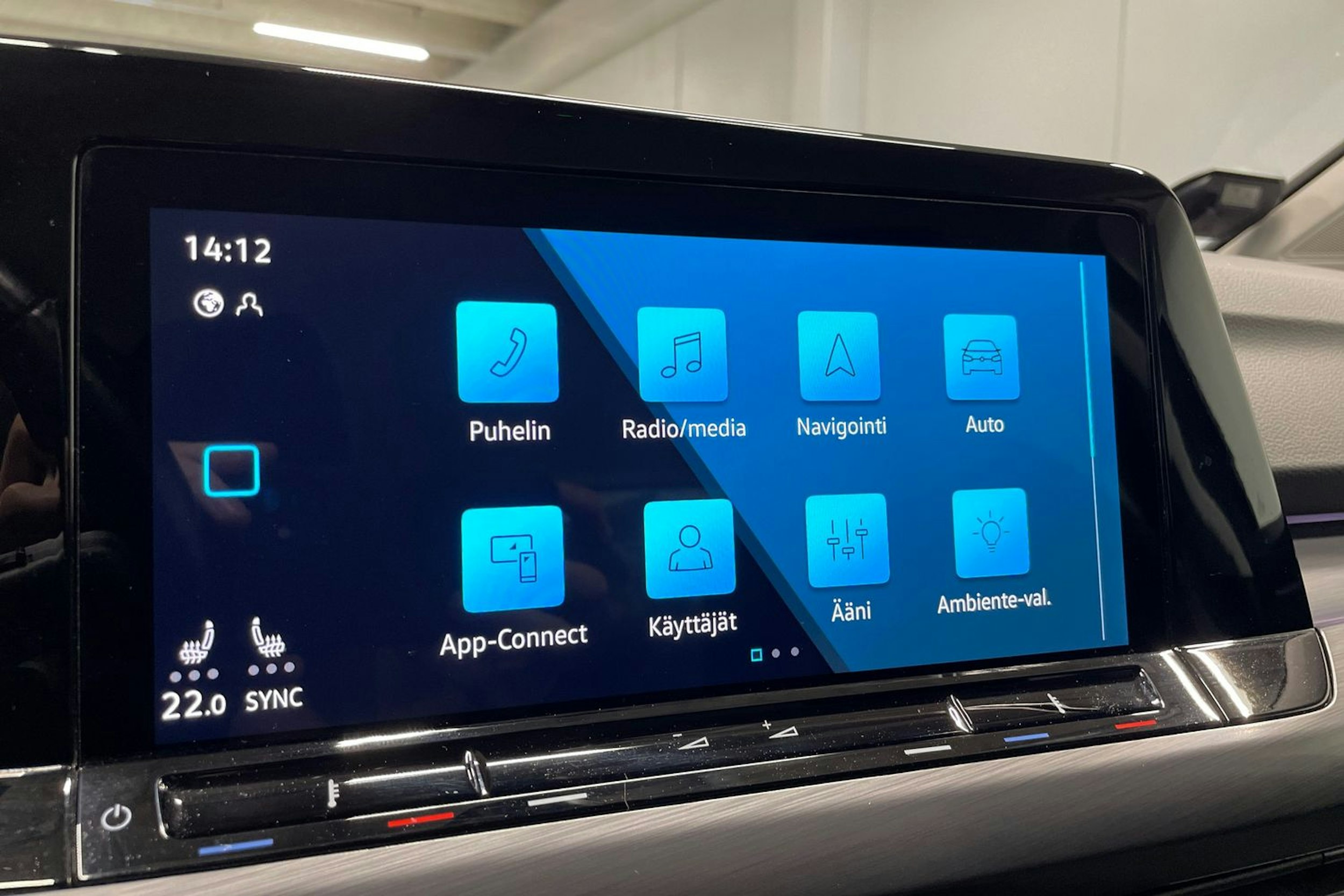 harmaa Volkswagen Golf 2020 kuva 16.