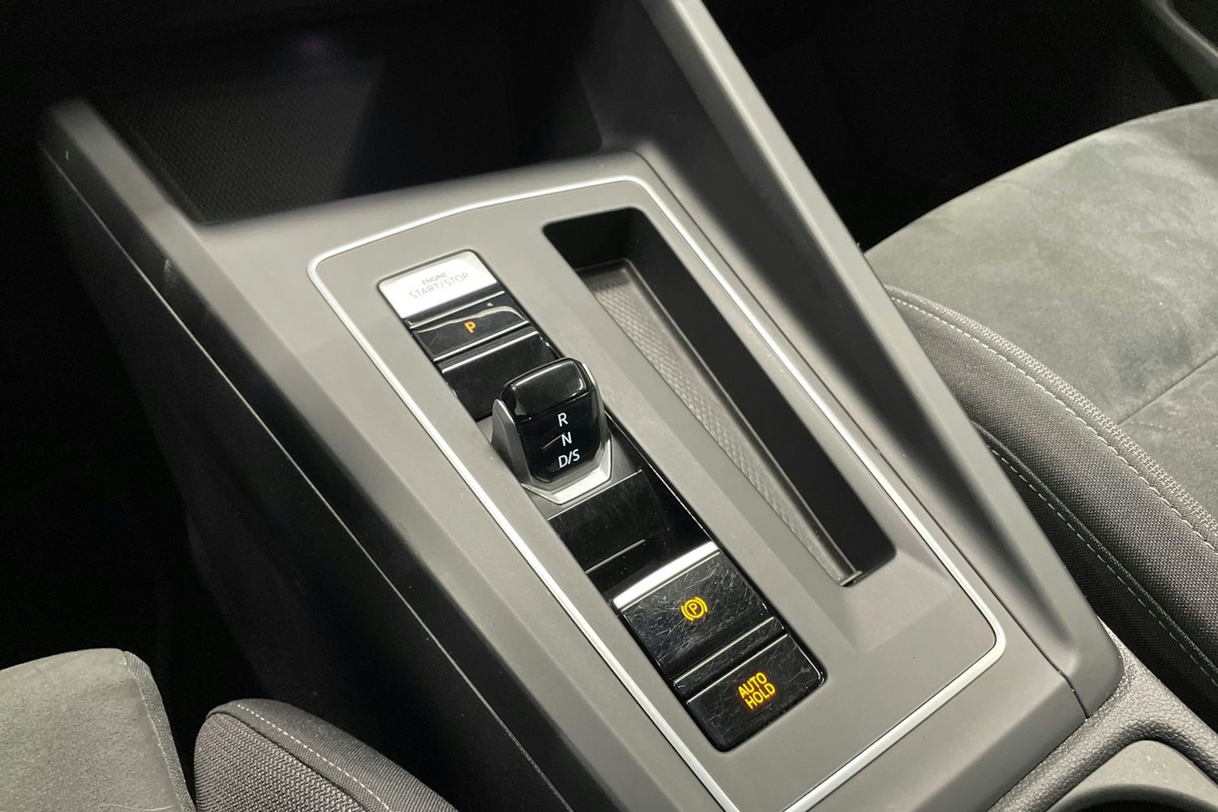 harmaa Volkswagen Golf 2020 kuva 20.