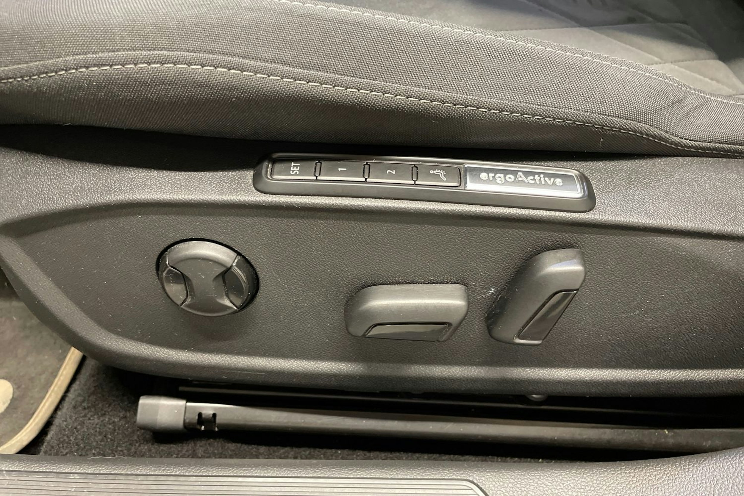 harmaa Volkswagen Golf 2020 kuva 27.
