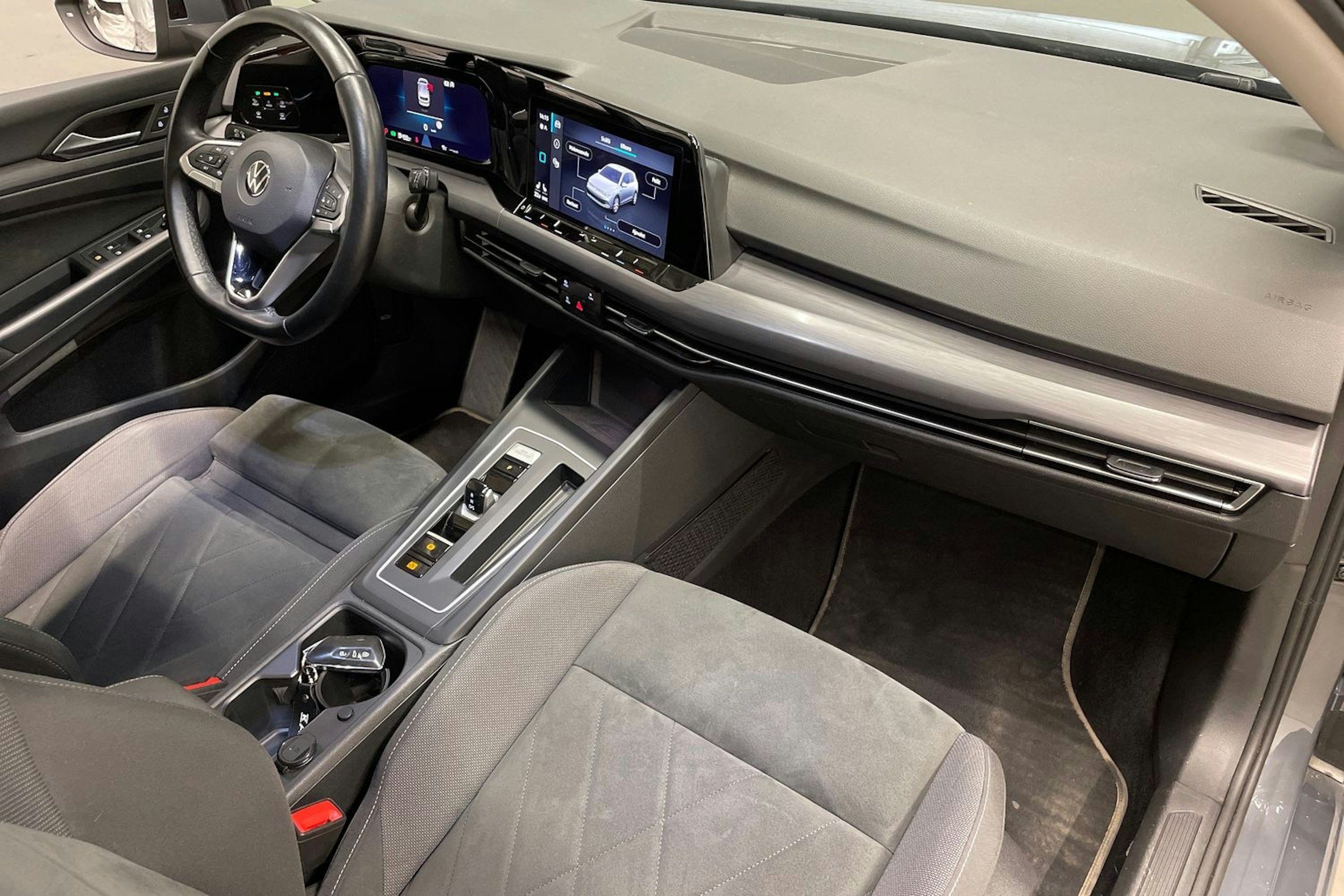 harmaa Volkswagen Golf 2020 kuva 29.