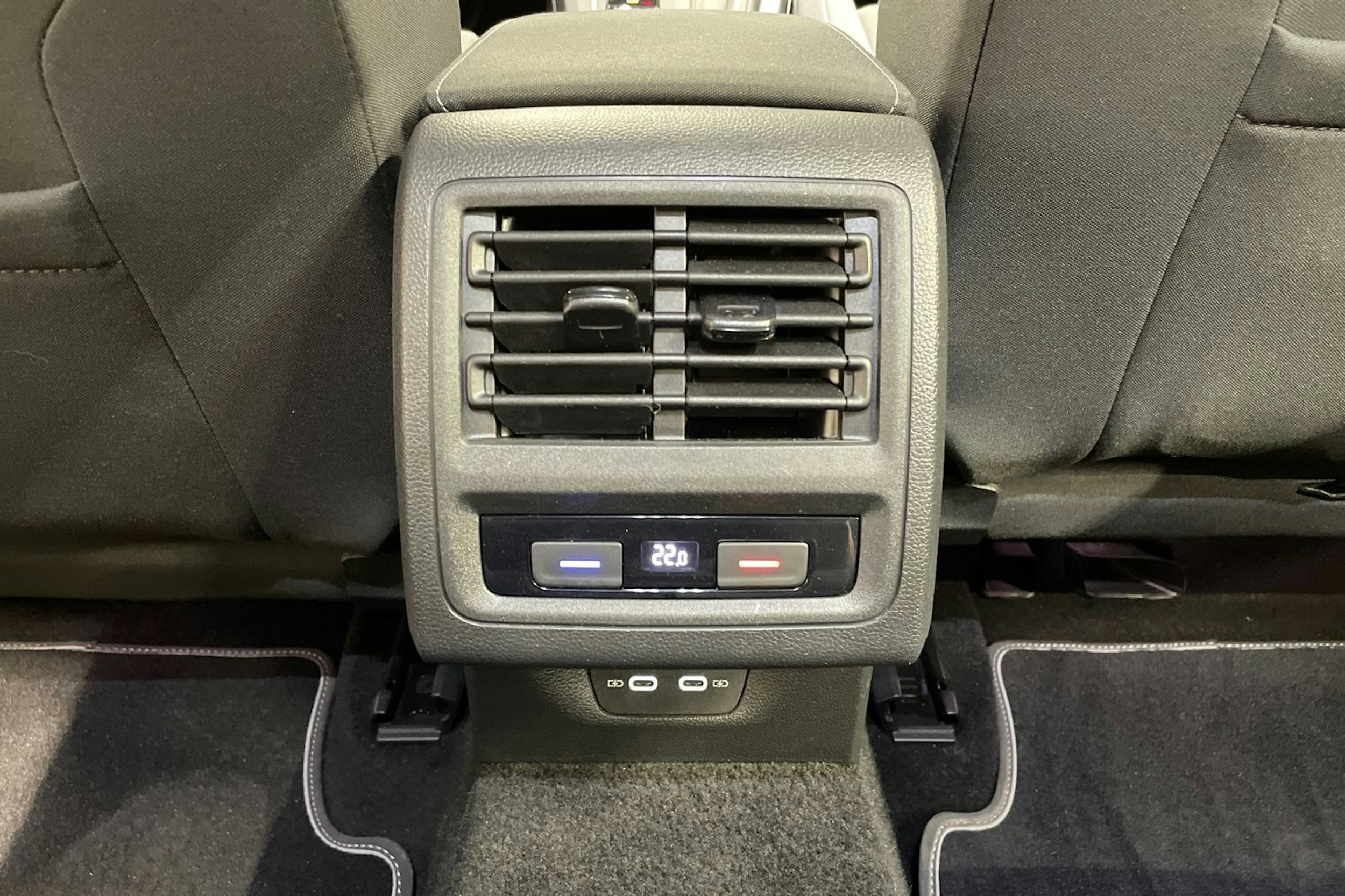 harmaa Volkswagen Golf 2020 kuva 30.