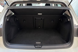 valkoinen Volkswagen Golf 2020 kuva 14.