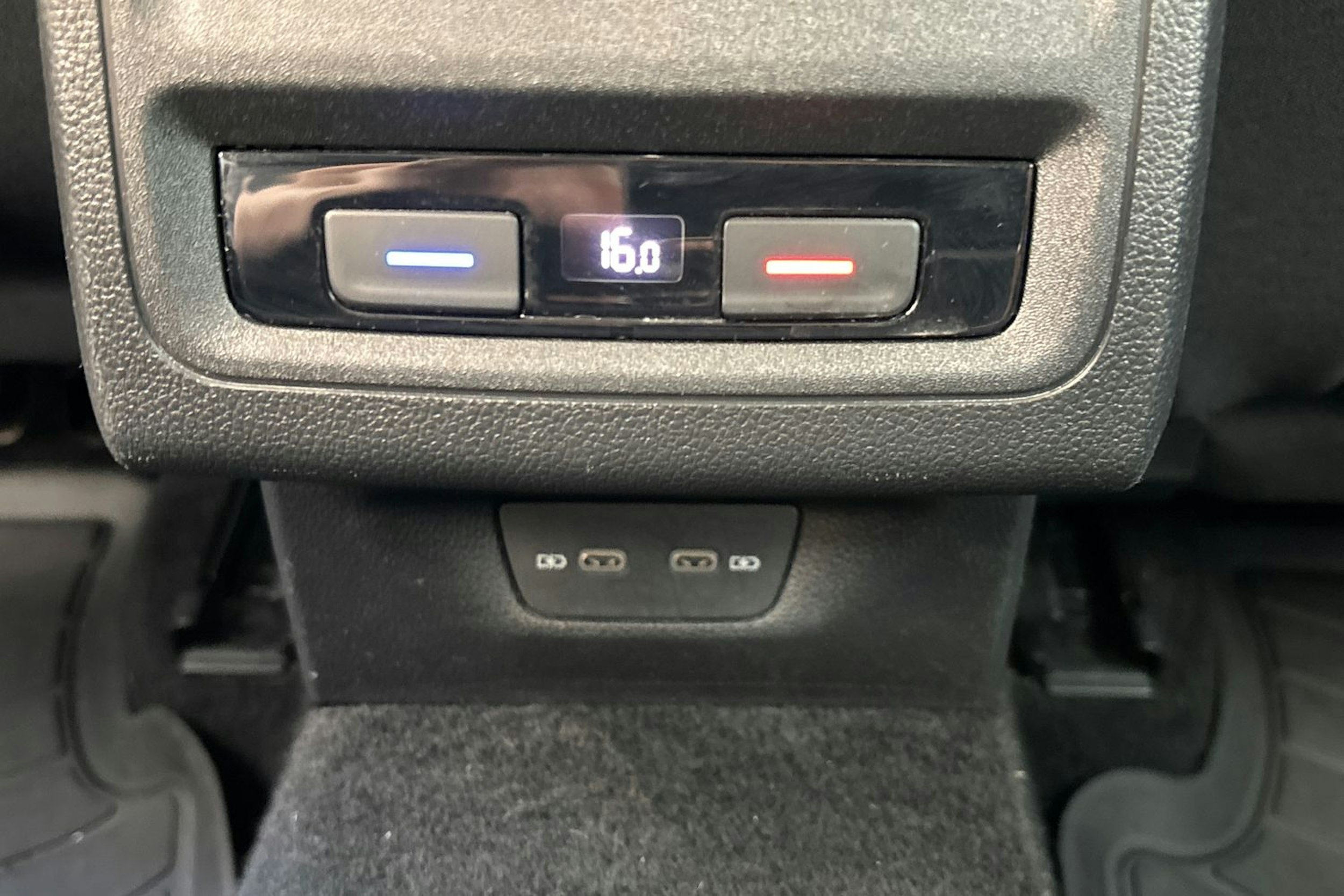 valkoinen Volkswagen Golf 2020 kuva 15.