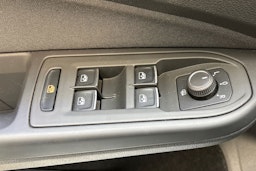 valkoinen Volkswagen Golf 2020 kuva 16.
