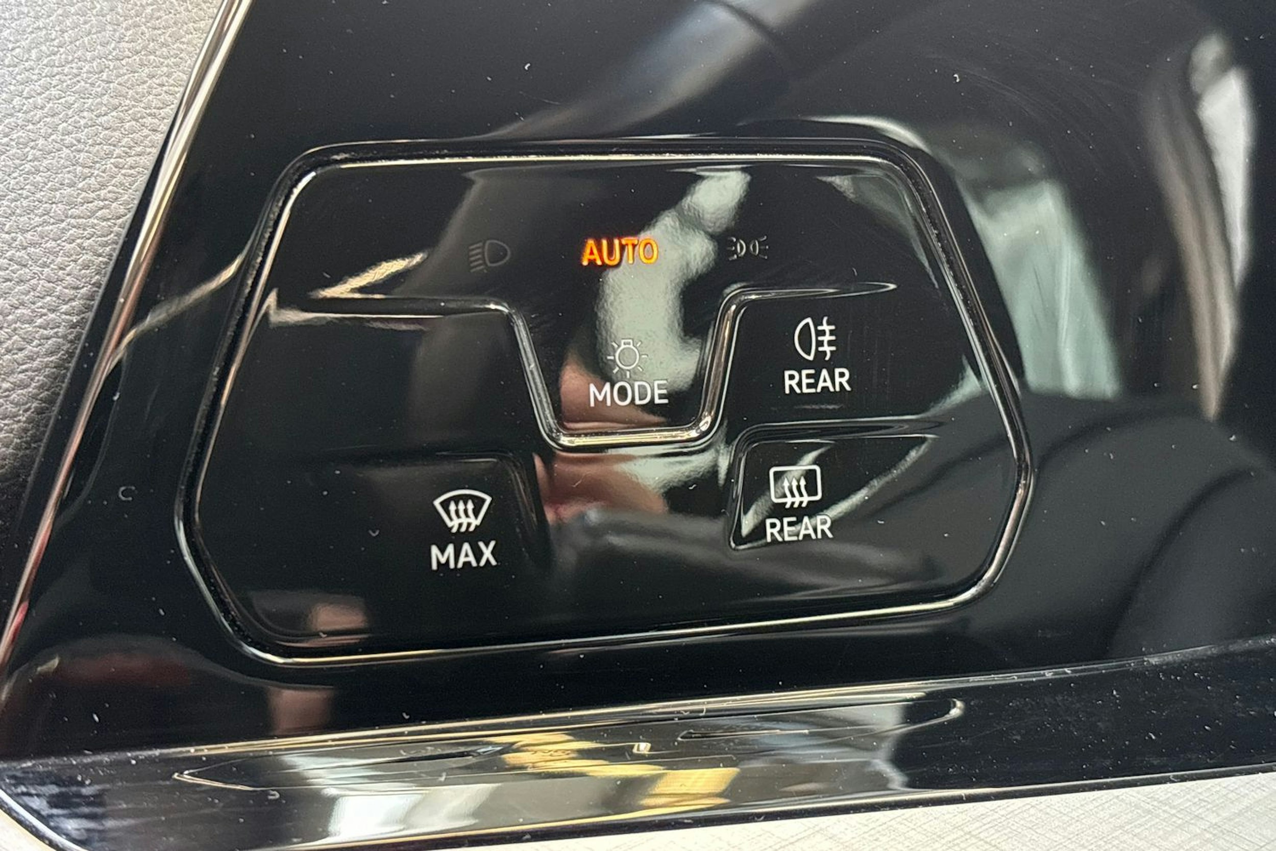 valkoinen Volkswagen Golf 2020 kuva 17.