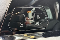 valkoinen Volkswagen Golf 2020 kuva 17.