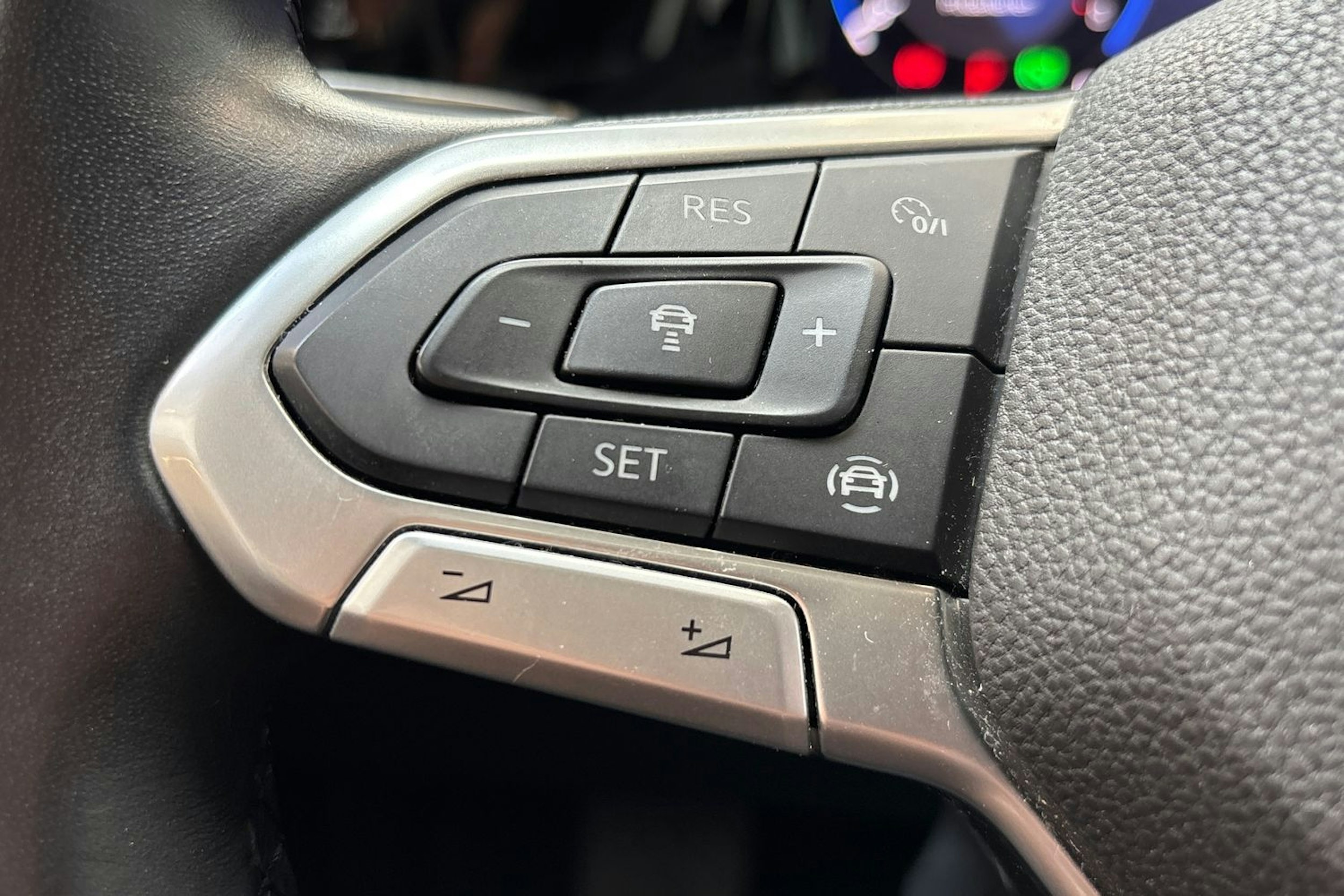 valkoinen Volkswagen Golf 2020 kuva 18.