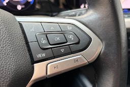 valkoinen Volkswagen Golf 2020 kuva 19.