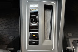valkoinen Volkswagen Golf 2020 kuva 28.