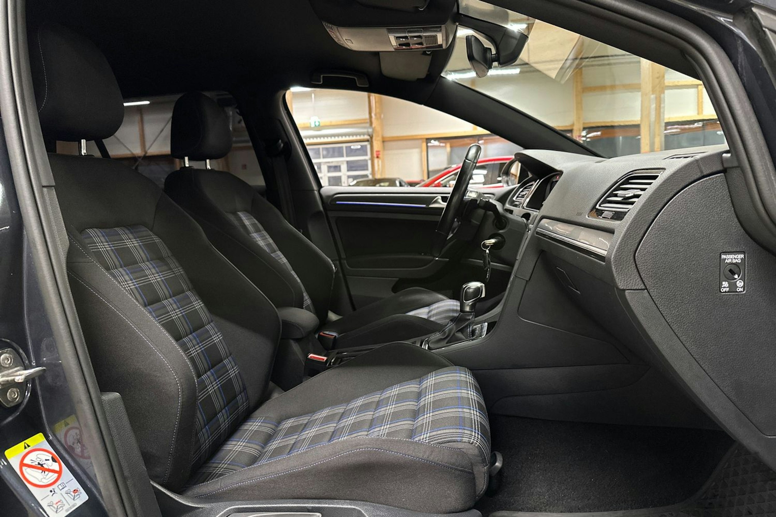 harmaa Volkswagen Golf 2020 kuva 14.