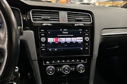 harmaa Volkswagen Golf 2020 kuva 18.