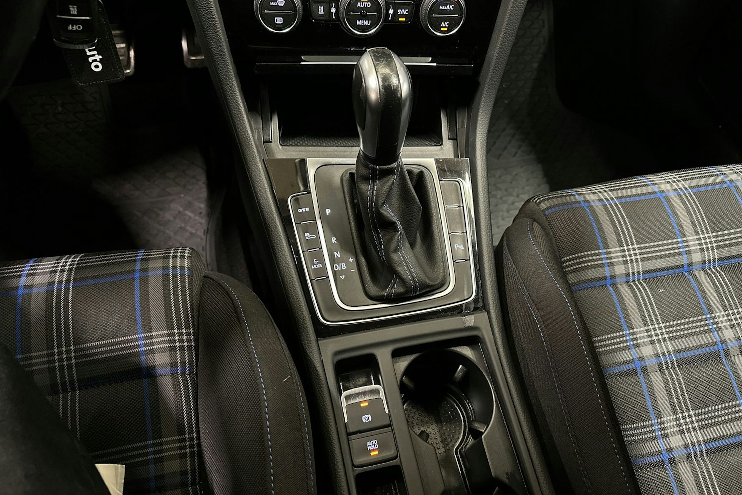 harmaa Volkswagen Golf 2020 kuva 19.