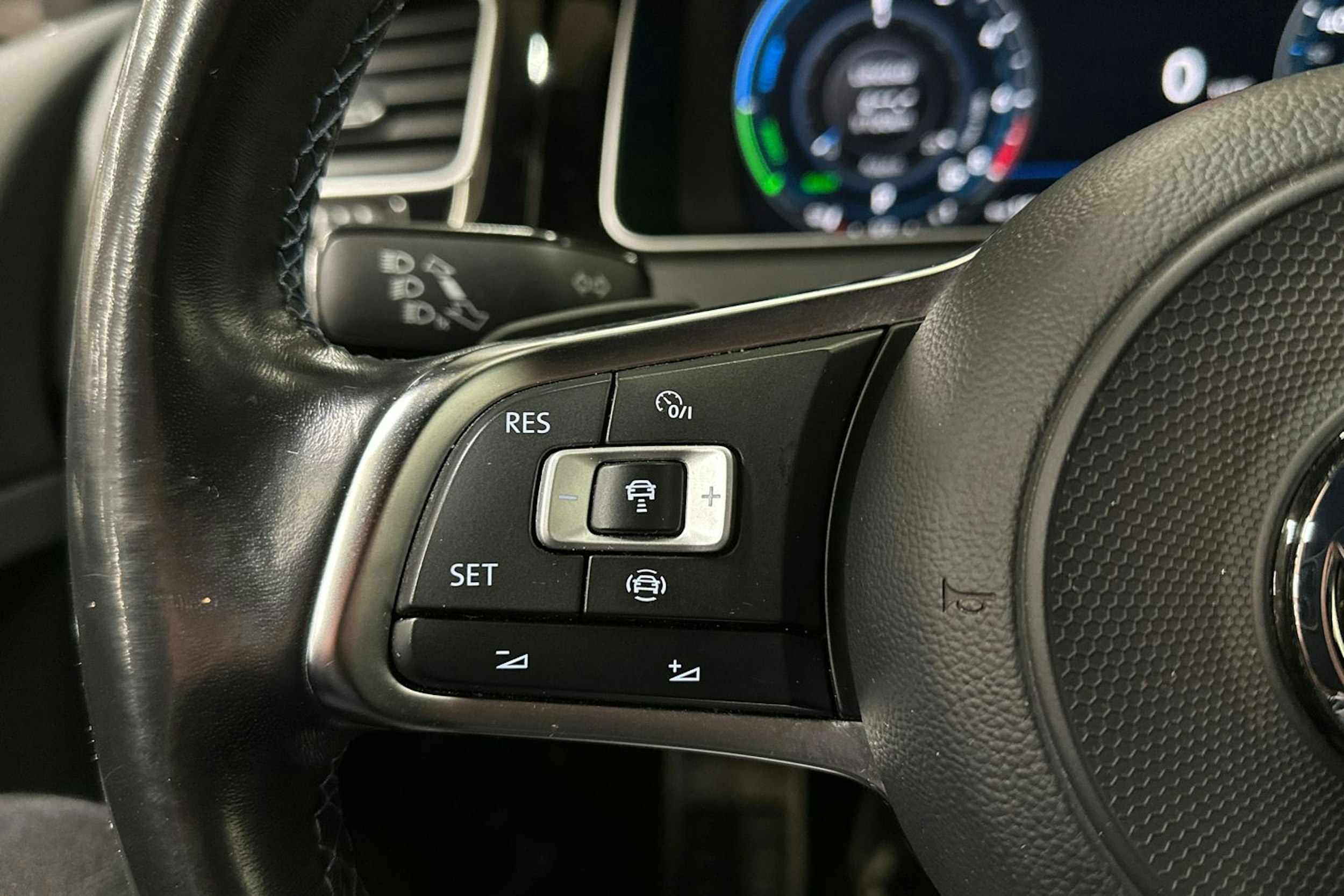 harmaa Volkswagen Golf 2020 kuva 21.