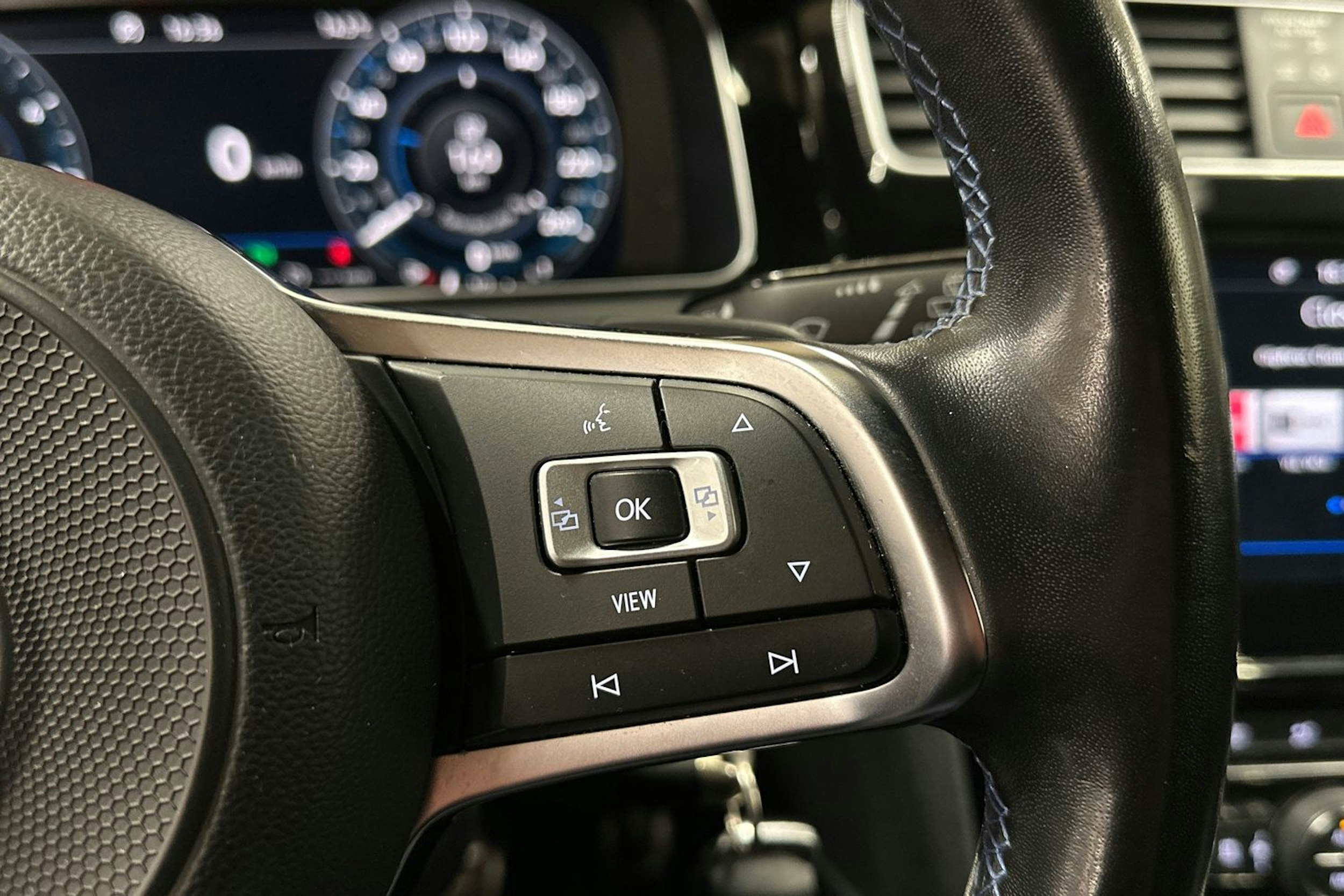 harmaa Volkswagen Golf 2020 kuva 22.