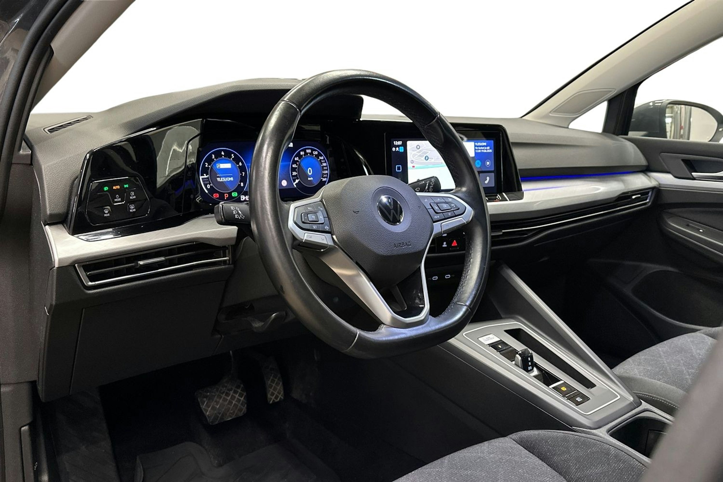 harmaa Volkswagen Golf 2020 kuva 7.