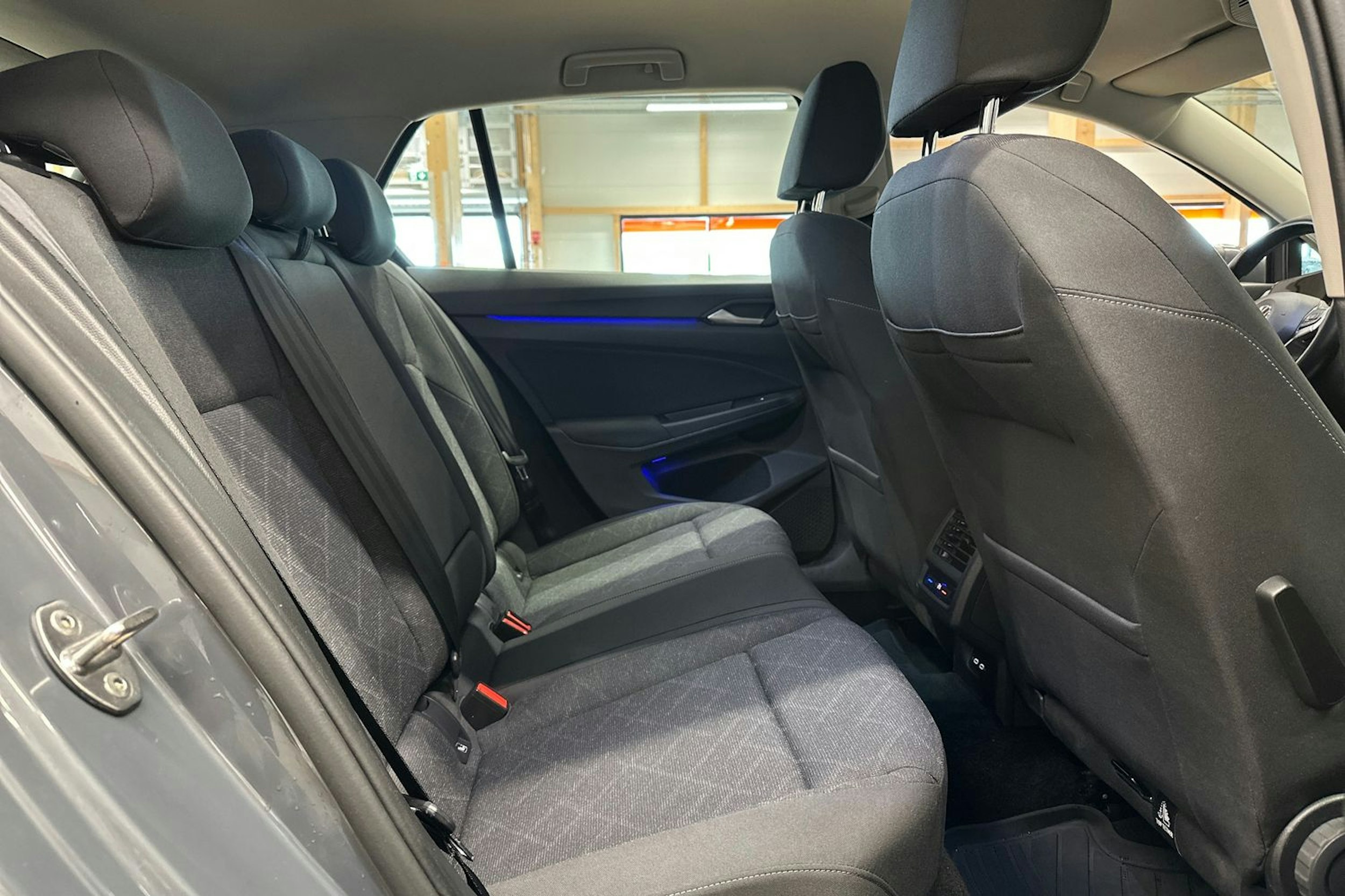 harmaa Volkswagen Golf 2020 kuva 16.