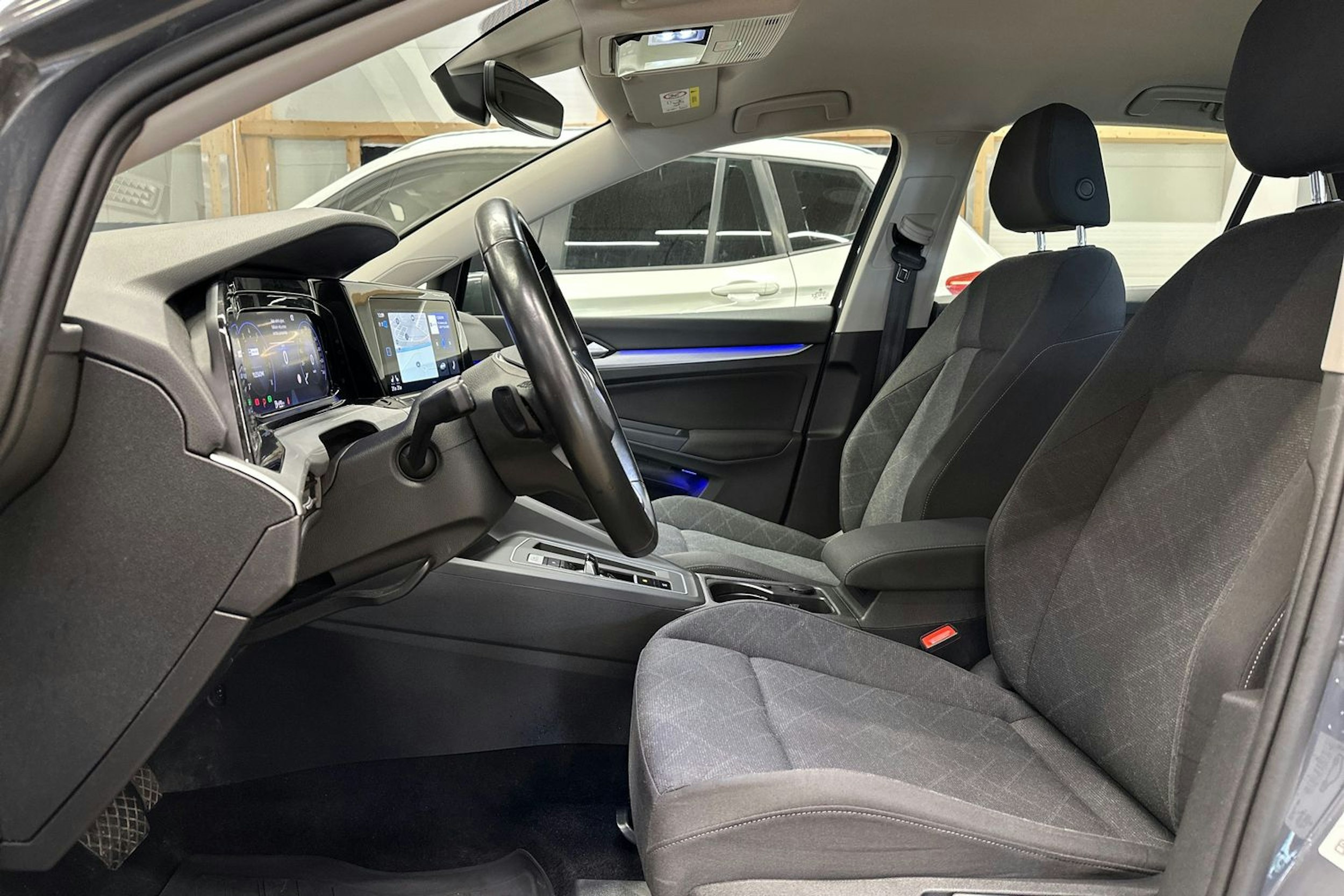 harmaa Volkswagen Golf 2020 kuva 17.