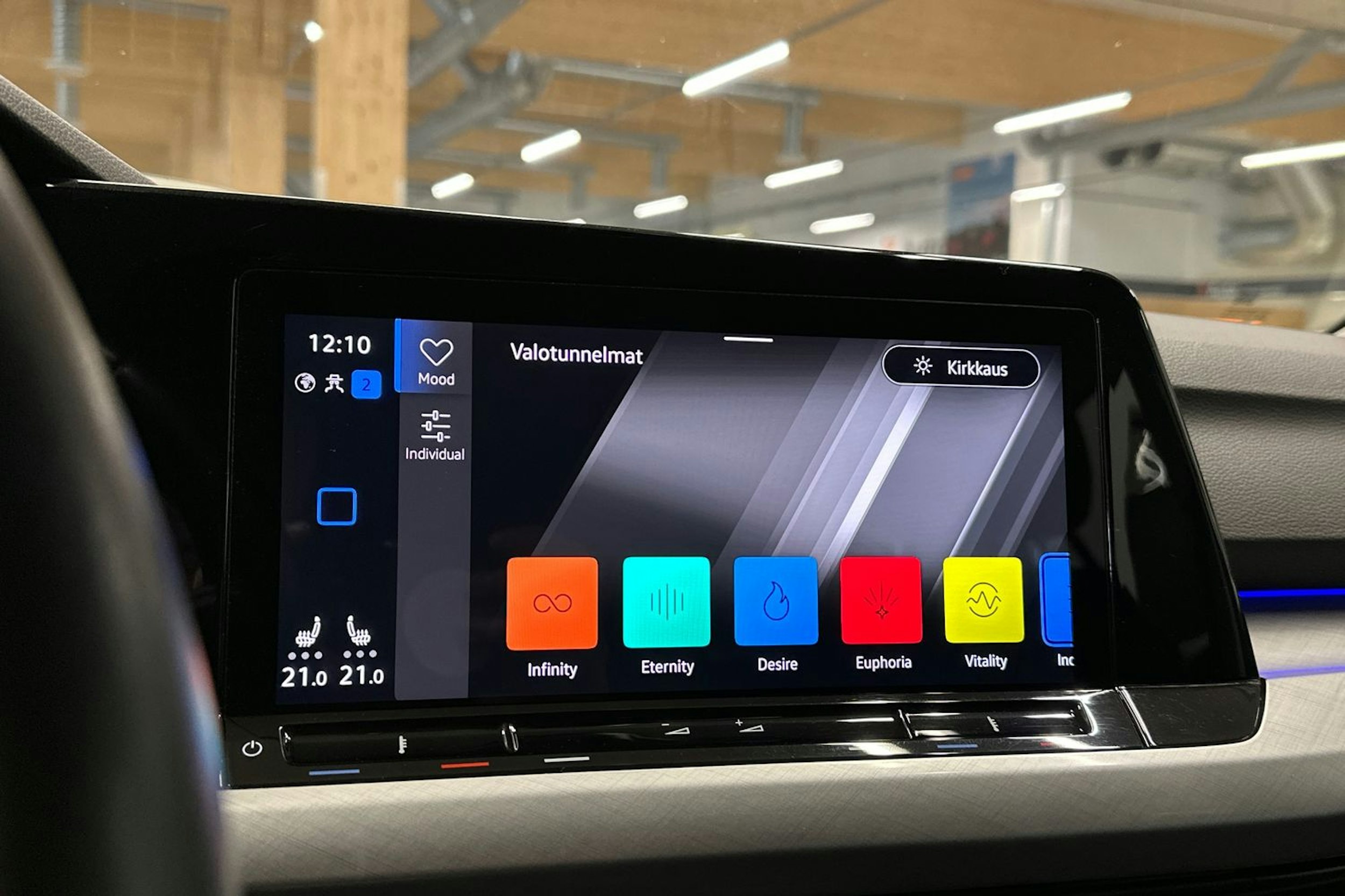 harmaa Volkswagen Golf 2020 kuva 21.